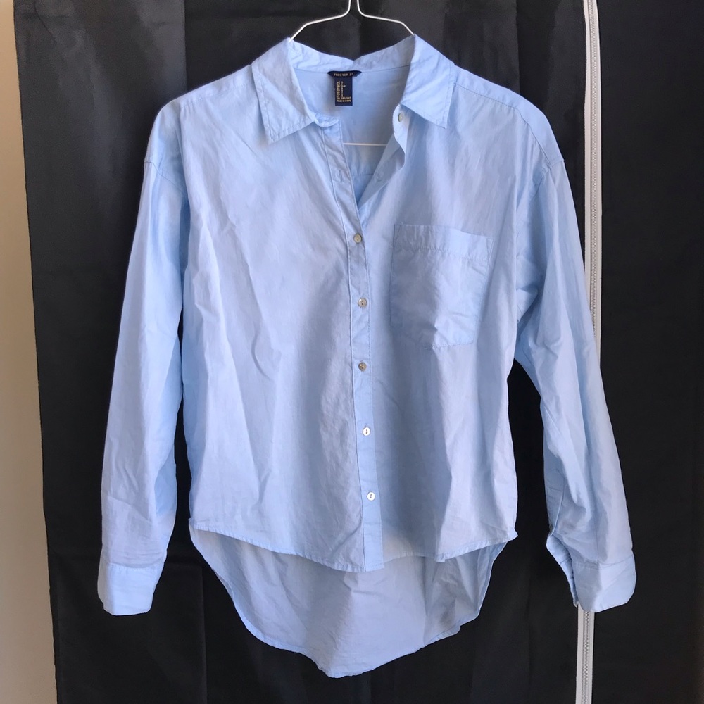 💙 Sky blue button cropped button down ☁️
